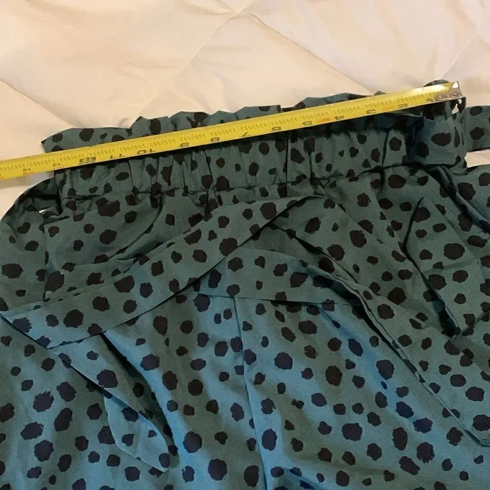 EMERY ROSE, skort, medium, green w/leopard spots, great condition - Picture 7 of 8